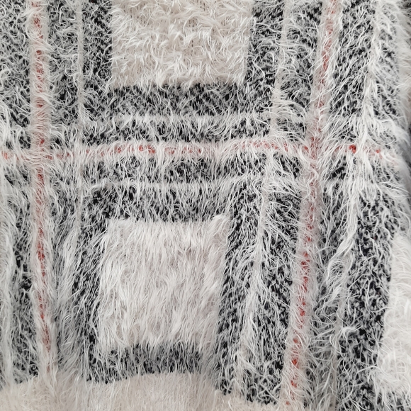 *Cotton-On*  cropped sweater- too cute- polar bear 🐻‍❄️ look- with plaid  🛍 - Picture 5 of 5